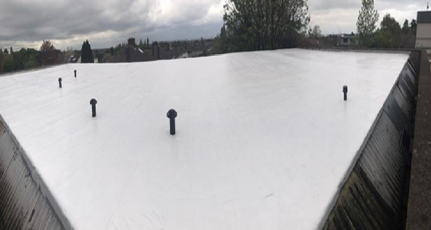 Roofing outlets for flat roofs